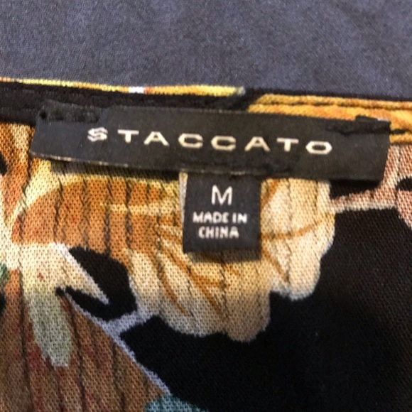 Flowered v neck shirt - Picture 2 of 2